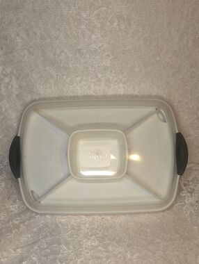 Pampered Chef: Deviled Egg And Veggie Server Tray with a lid